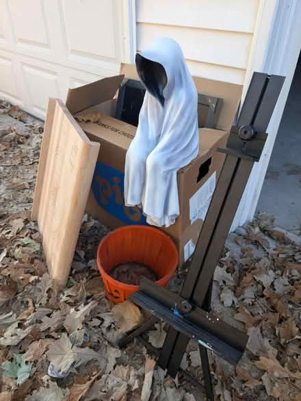 Photo of free Misc art, kitchen, decor (Downtown Oak Park) #1