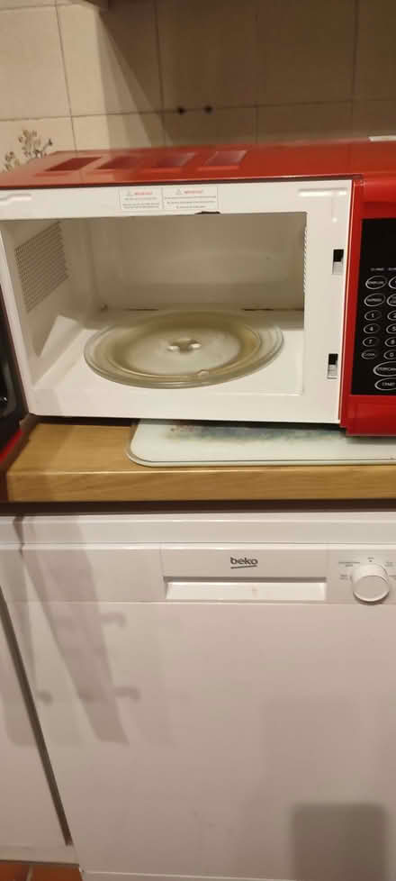 Photo of free Cookworks 700w red microwave fully working (Northowram HX3) #2