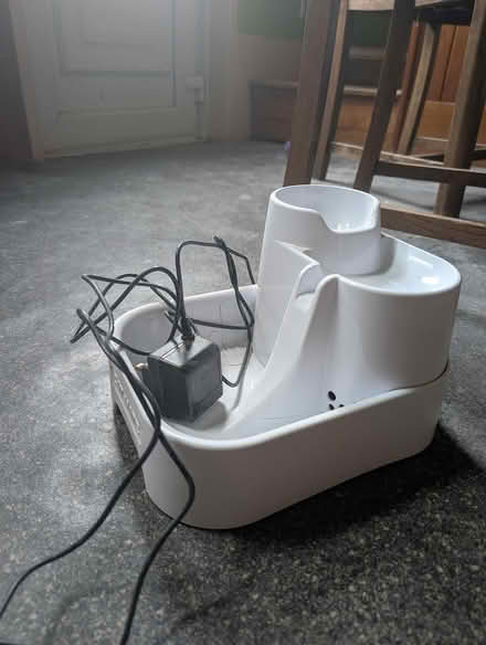 Photo of free Cat water fountain (Waterloo OL7) #1
