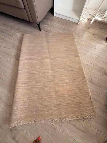 Photo of free Centre rug (43 fairway crescent doncaster) #2