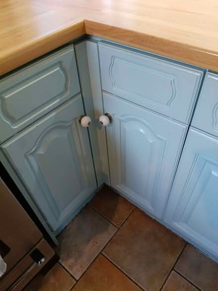 Photo of free kitchen base units; 2 double units 2 corner units,4 single u (Eastern Green CV5) #3
