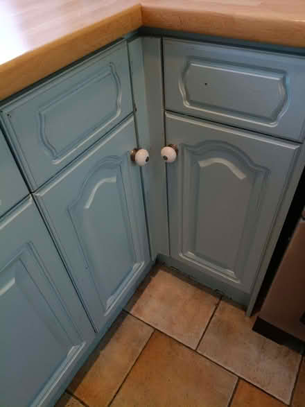 Photo of free kitchen base units; 2 double units 2 corner units,4 single u (Eastern Green CV5) #2