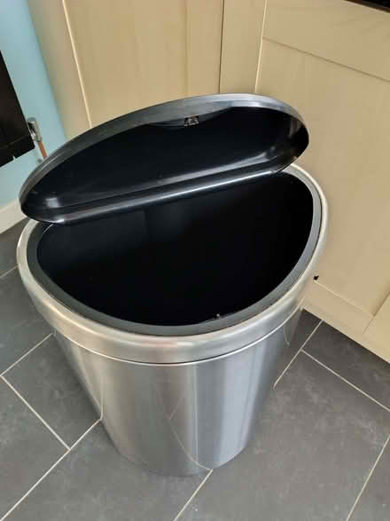 Photo of free Brabantia kitchen waste bin (Caton LA2) #3