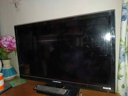 Photo of free Blaupunkt TV & dvd player with remote (Buxted TN22) #1