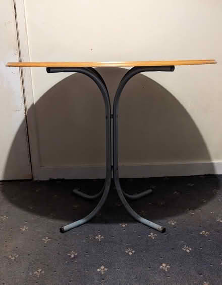 Photo of free Round Table (Important read (PL4 Greenbank.) #2