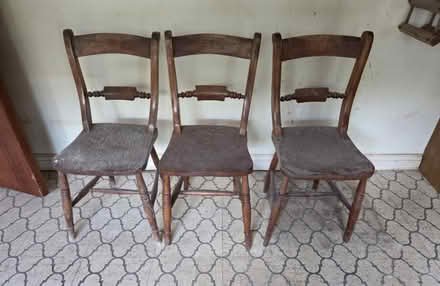 Photo of free Table and 3 chairs (High Barnet EN5) #1
