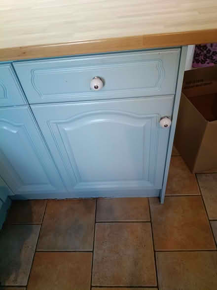 Photo of free kitchen base units; 2 double units 2 corner units,4 single u (Eastern Green CV5) #4