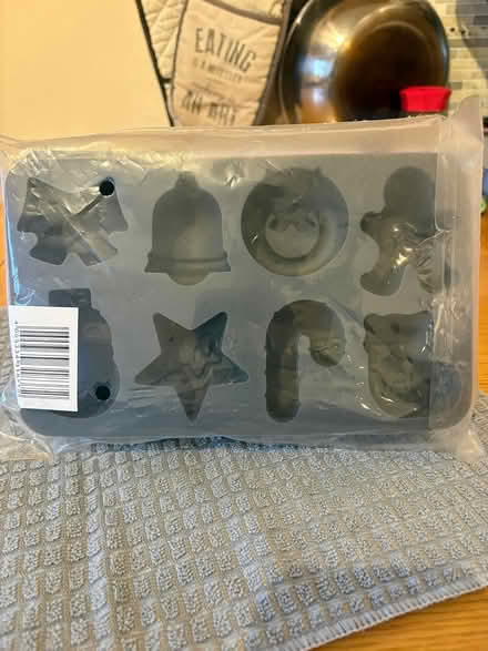Photo of free silicone xmas molds and an ice tray (WF12 Chickenley / Dewsbury.) #2