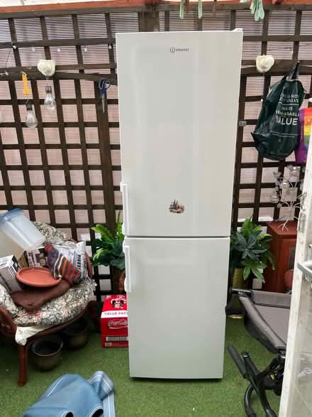 Photo of free indesit fridge freezer (LU2 nr airport) #1