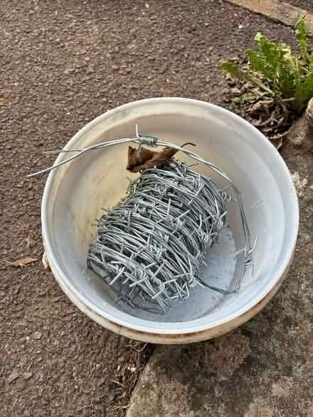 Photo of free Barbed Wire (Bussage GL6) #1