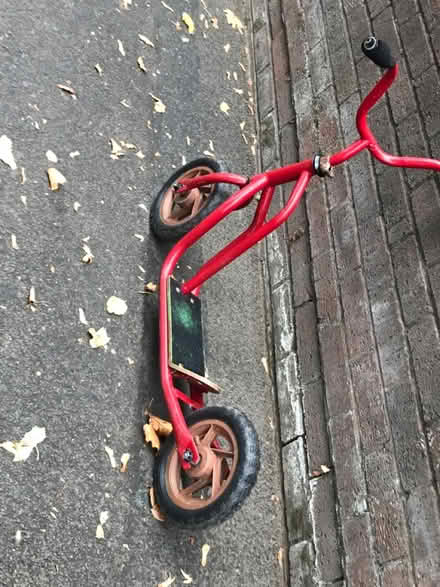 Photo of free Child’s scooter (South Wimbledon, SW19 SW19) #4