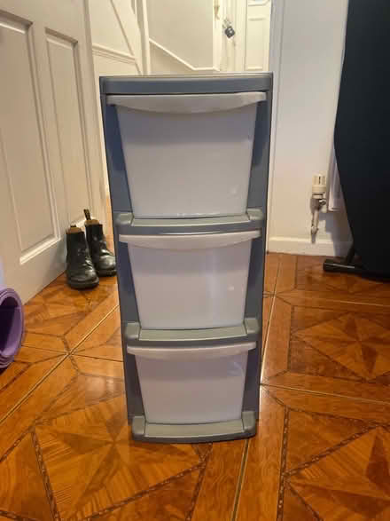 Photo of free plastic small storage unit (Bermondsey SE16) #1