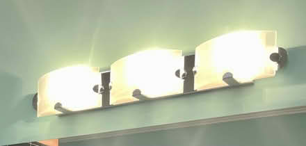 Photo of free Bath vanity lights (Wallingford) #4