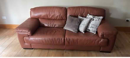 Photo of free Brown leather sofa (Hoddesdon EN11) #1