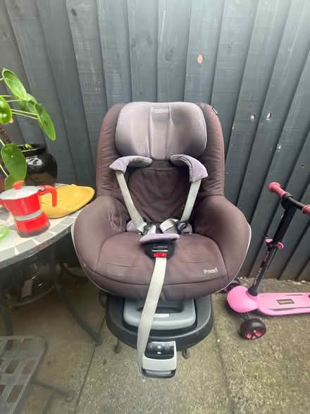 Photo of free Car seat with isofix (Bournville B30) #1
