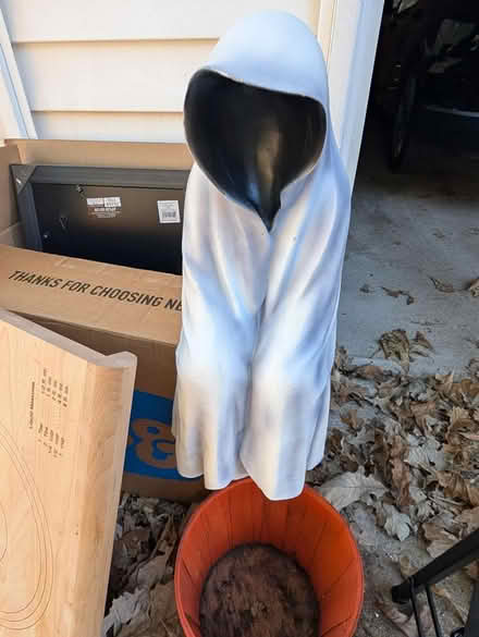 Photo of free Misc art, kitchen, decor (Downtown Oak Park) #4