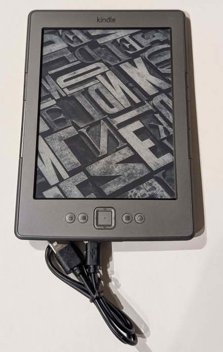 Photo of free Kindle e-book reader (Easthampstead RG12) #1