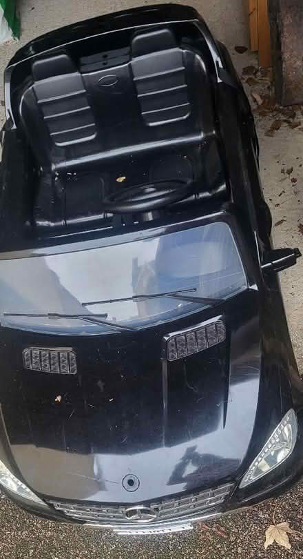 Photo of free Childrens ride on electric mercedes (Fairfield Park SG5) #4