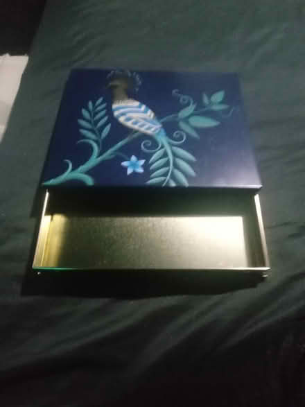 Photo of free Marks n Spencers tin (Osmondthorpe LS9) #2