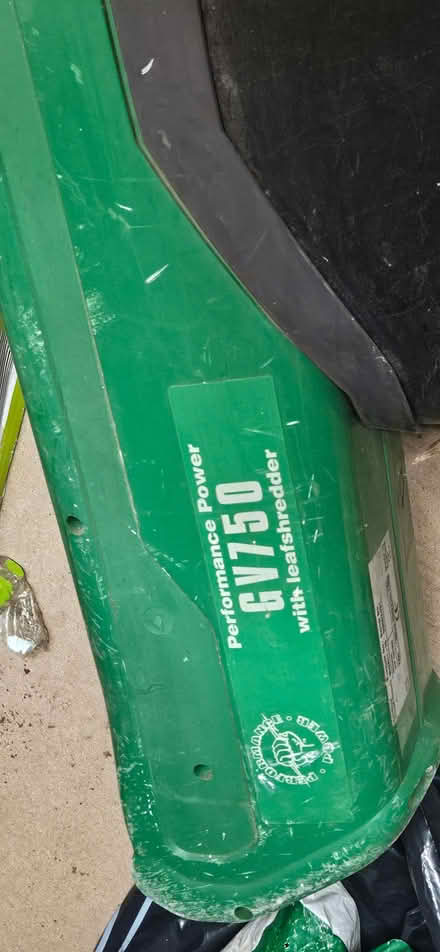 Photo of free Leaf blower/vacuum/shredder (Stanford in the Vale SN7) #2