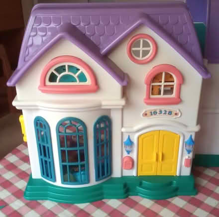 Photo of free Dolls house with furniture (Winterbourne, Lewes. BN7) #1