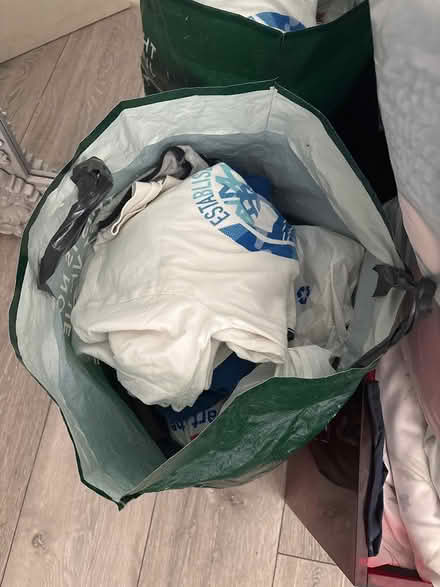 Photo of free 2 sacs girls clothes 8-9-10 (Newbury park IG2) #2