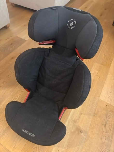 Photo of free Maxi-cosi Rodifix Air Protect (Clapham South SW12) #1