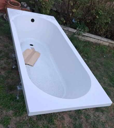 Photo of free Bath (BR5 St Mary Cray) #1