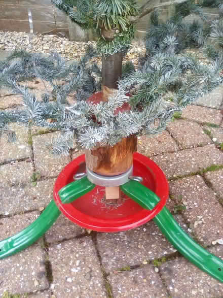 Photo of free Artificial Xmas Tree (Pennington SO41) #3