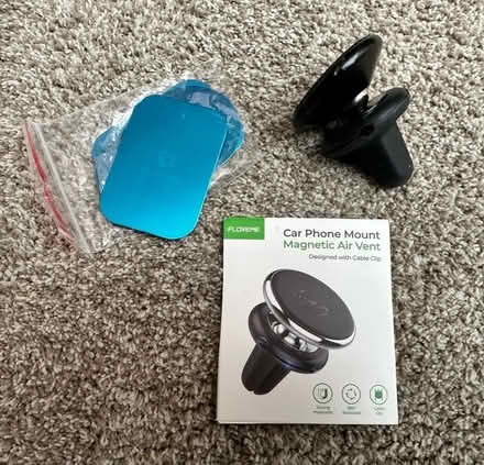 Photo of free Car phone mount - magnetic (Twyford RG10) #1