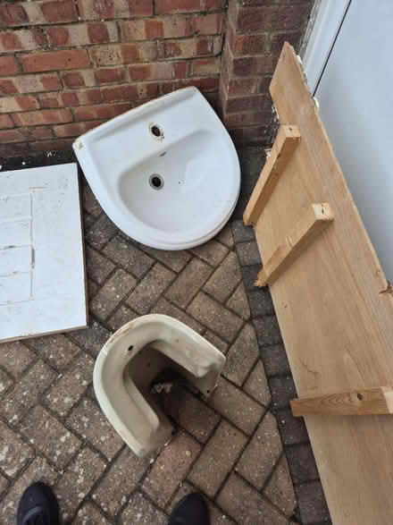 Photo of free Bathroom accessories (Hanworth TW13) #1