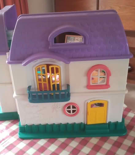 Photo of free Dolls house with furniture (Winterbourne, Lewes. BN7) #2