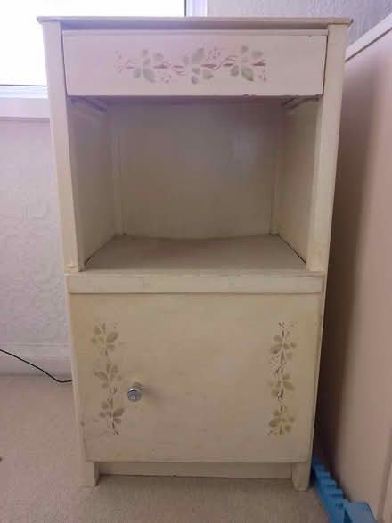 Photo of free Little bedside cabinet for upcycle (Edgbaston B16) #1