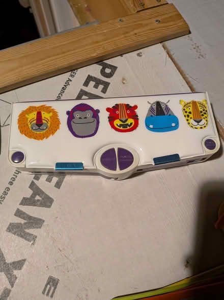 Photo of free Pencil case (Caldecott OX14) #3
