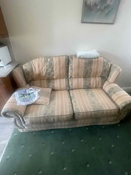 Photo of free Sofas and washing machin yese (Muswell Hill N10) #2