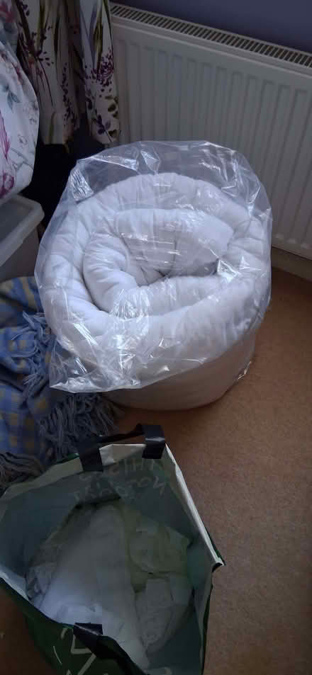 Photo of free double size duvet used been washed (Wigmore LU2) #1