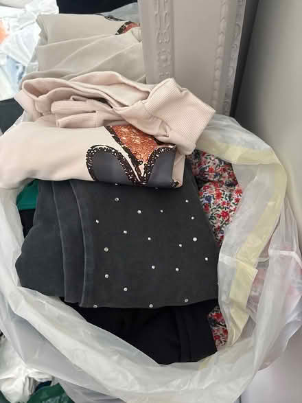 Photo of free 2 sacs girls clothes 8-9-10 (Newbury park IG2) #3