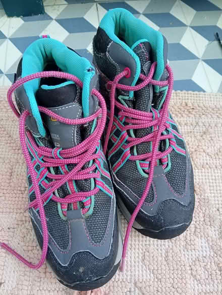 Photo of free kids walking boots (Southcote RG30) #1