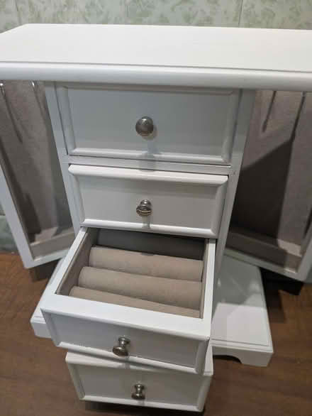 Photo of free Jewelry Box (East Somerville) #4