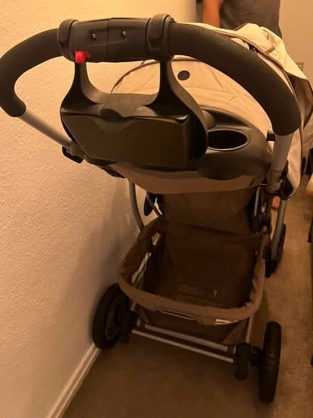 Photo of free Graco buggy with carrycot (Putney SW15) #2