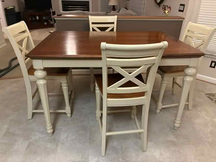 Photo of free Kitchen/Dining table and chairs (Fauquier County Warrenton) #1