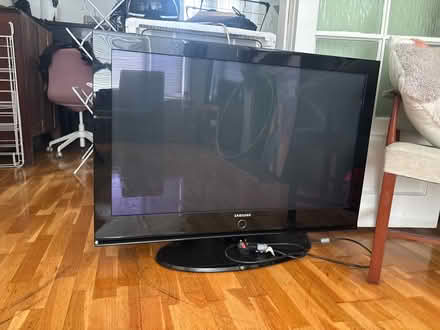 Photo of free Samsung Tv (East Dulwich SE15) #1