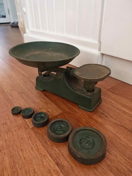 Photo of free Vintage kitchen scales (Maxton CT17) #2