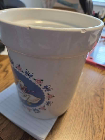 Photo of free Small decorated ceramic crock (Farmington Hills) #3