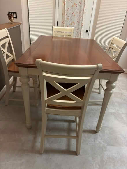 Photo of free Kitchen/Dining table and chairs (Fauquier County Warrenton) #2