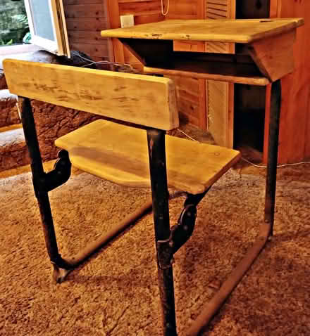 Photo of free school desk (Polwarth EH11) #4