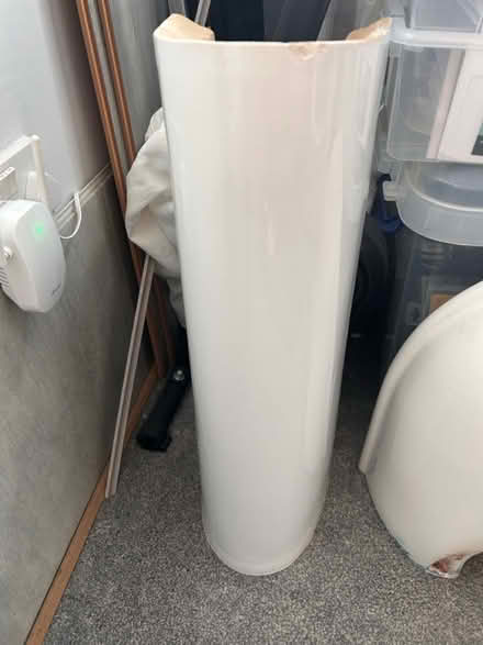 Photo of free Hand basin and pedestal (Norwich Nr2) #1