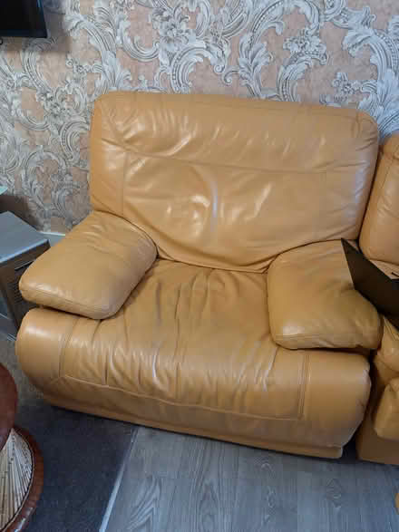 Photo of free 3 seater orange manual recliner 2 seater manual recliner 2 e (Hodge Hill B36) #3
