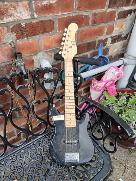 Photo of free Electric Guitar (Hillsborough S6) #1
