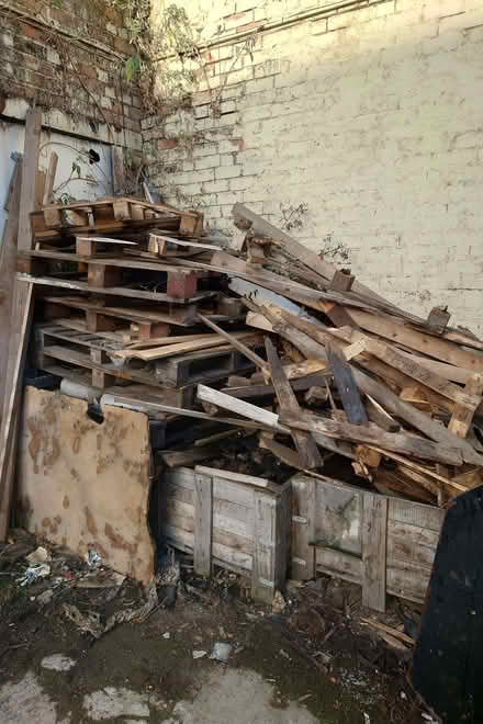 Photo of free Fire wood broken pallets (Shifnal TF11) #1